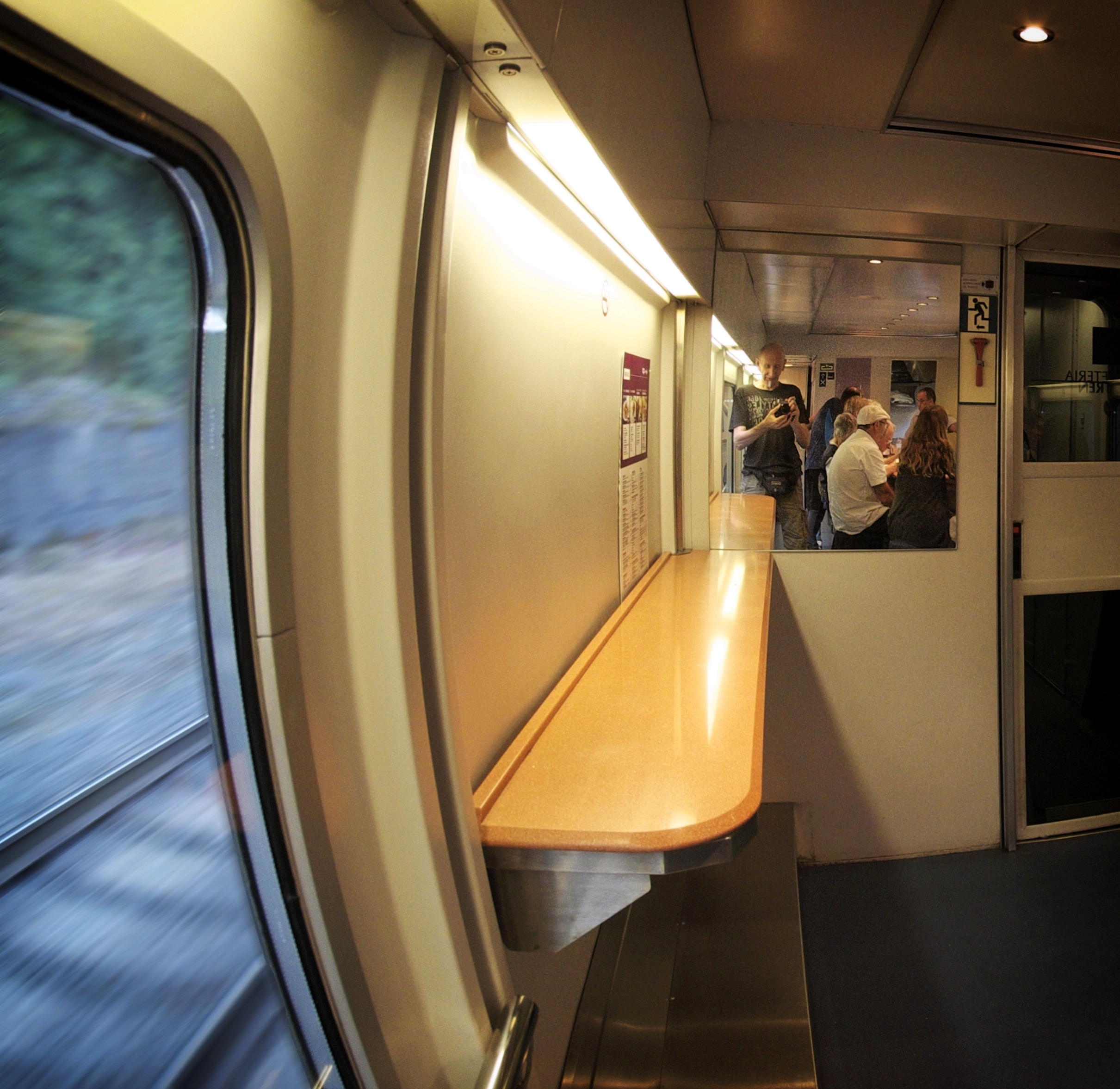 Der Restaurant Wagen war eigentlich eher eine Bar...
