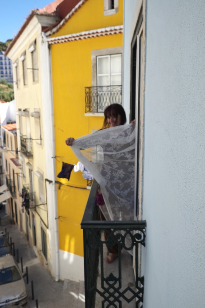 Voin unserem Balkon aus war das seltsame Café nicht weit
