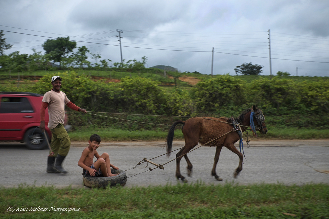 Spielzeug für KInder gibt es hier nicht zu kaufen - Improvisation wird ganz groß geschrieben