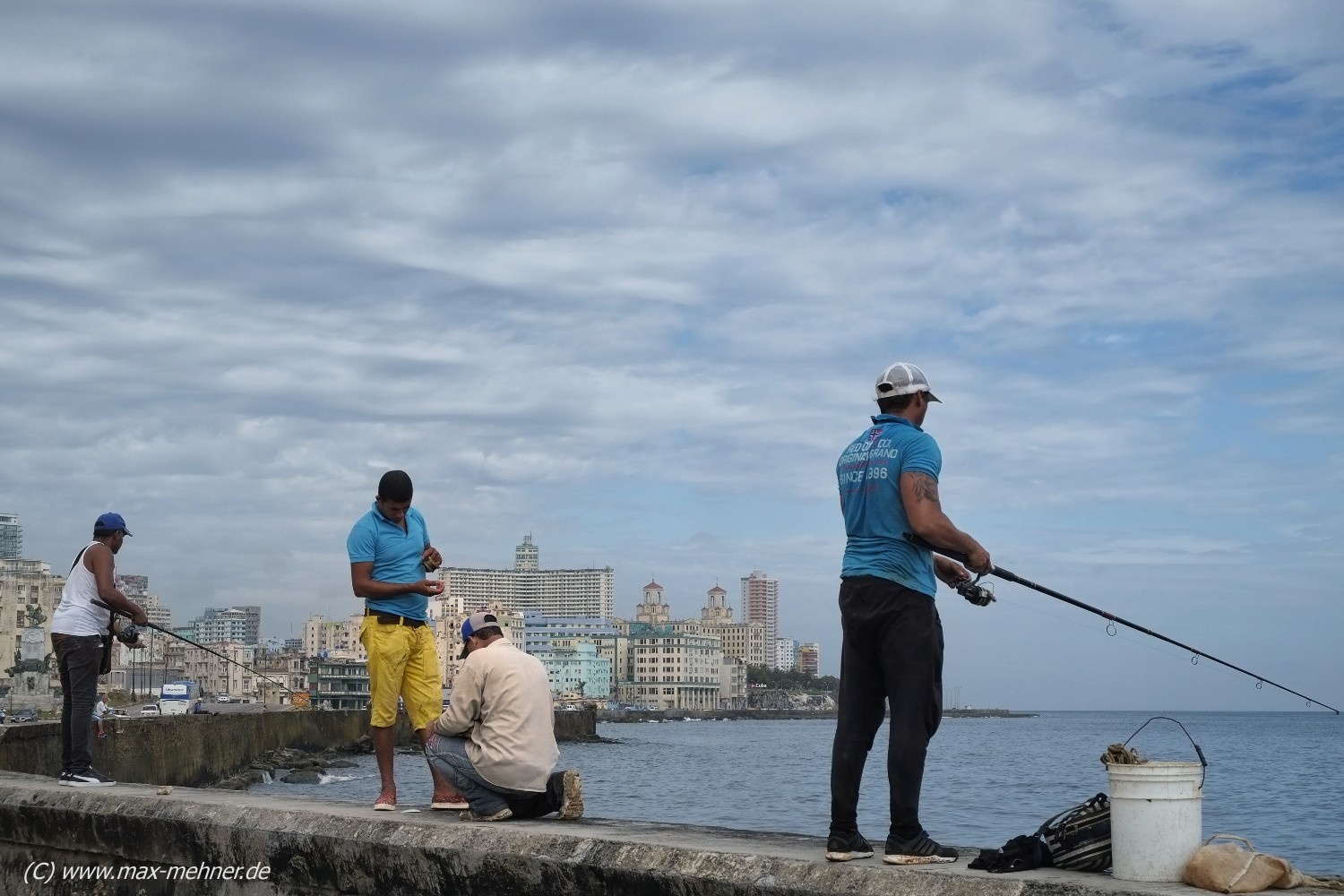 Angler am Malecón, der 8 km langen Uferstraße