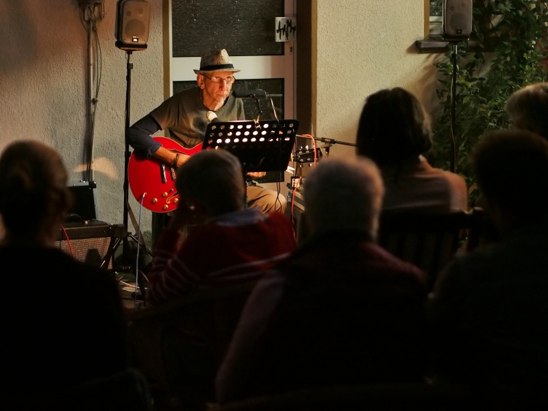 Vortrag von Kompositionen zum Buch